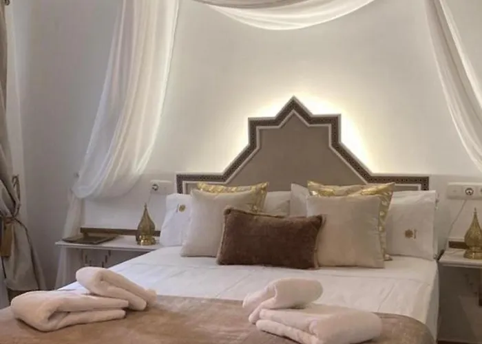 Adanar-Apartamentos Muralla Ziri